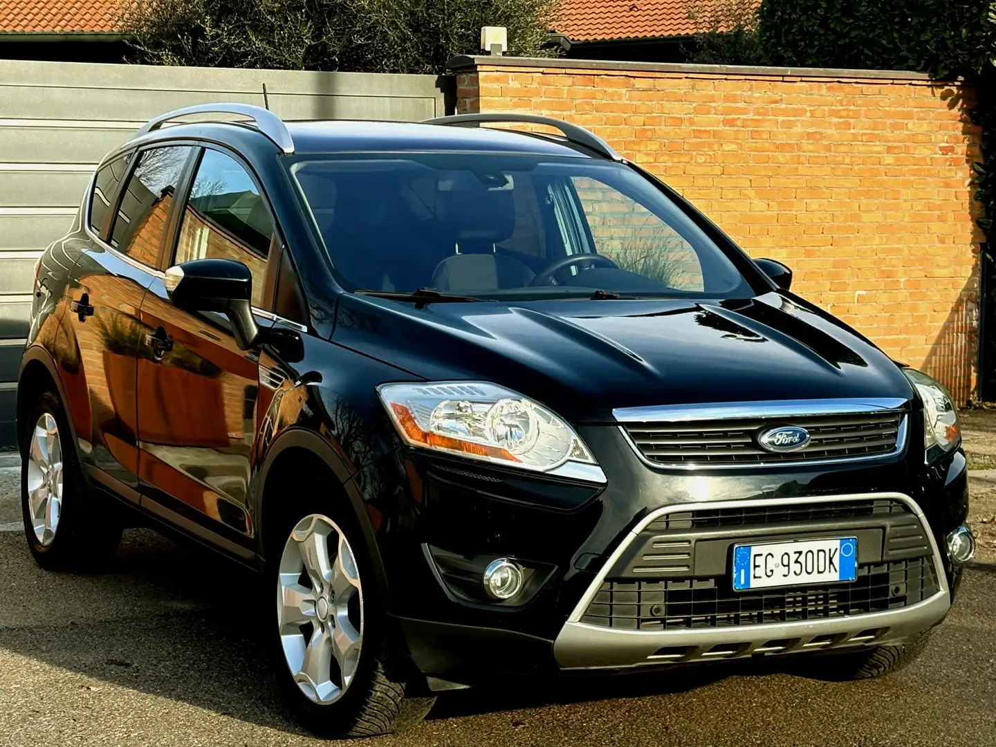 Ford Kuga 2.0D aut-167300km REALI-4x4-Pelle/tessuto-EURO 5- Nero - 1