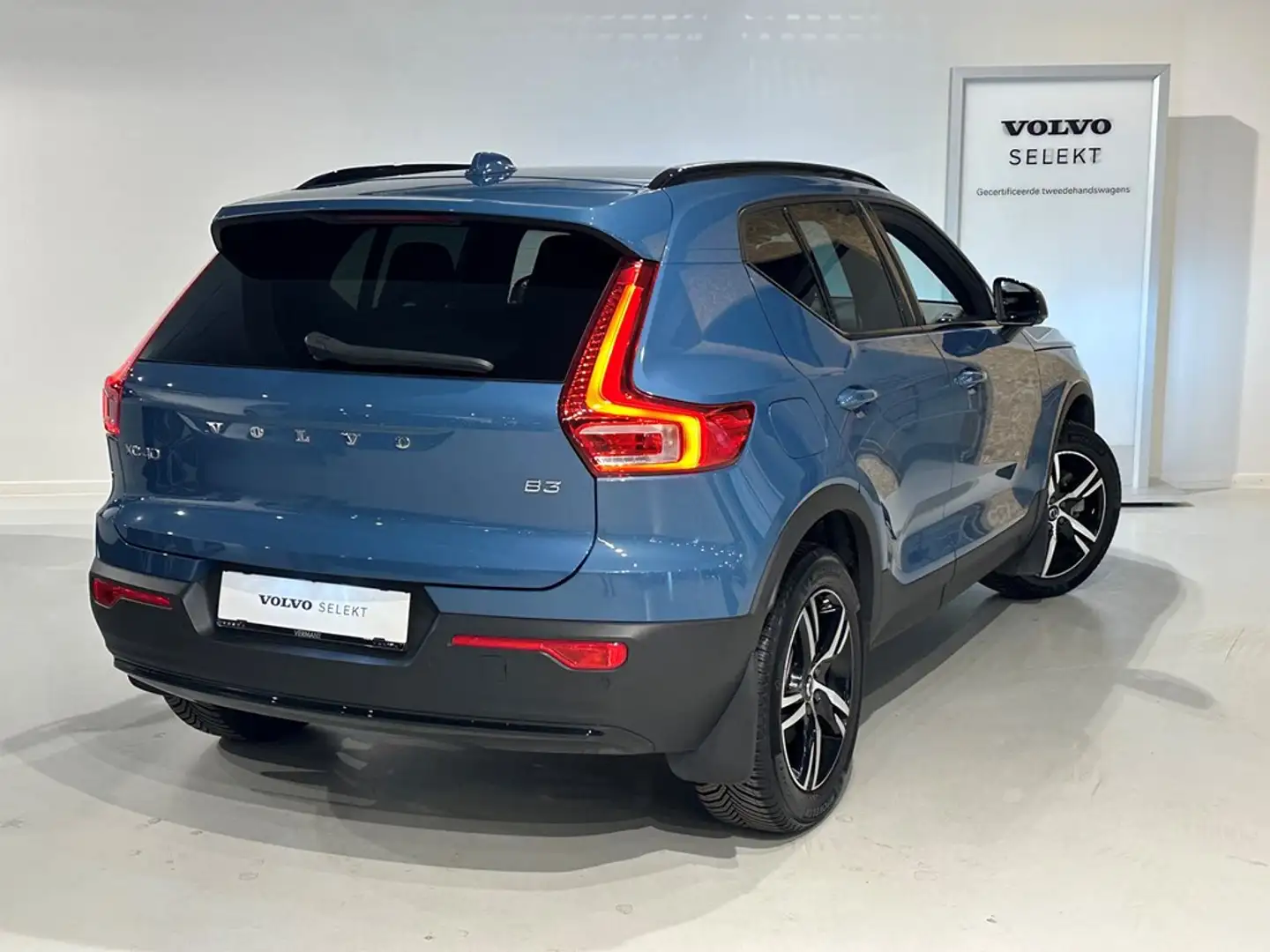 Volvo XC40 B3 Mild Hybride Plus Dark Bleu - 2