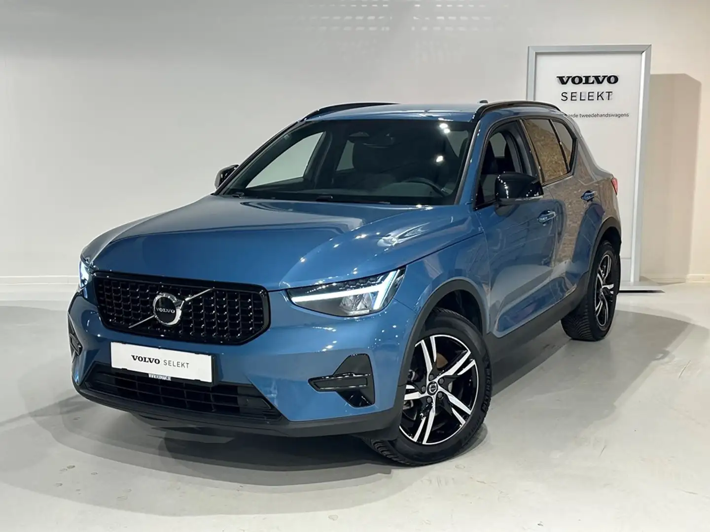 Volvo XC40 B3 Mild Hybride Plus Dark Bleu - 1