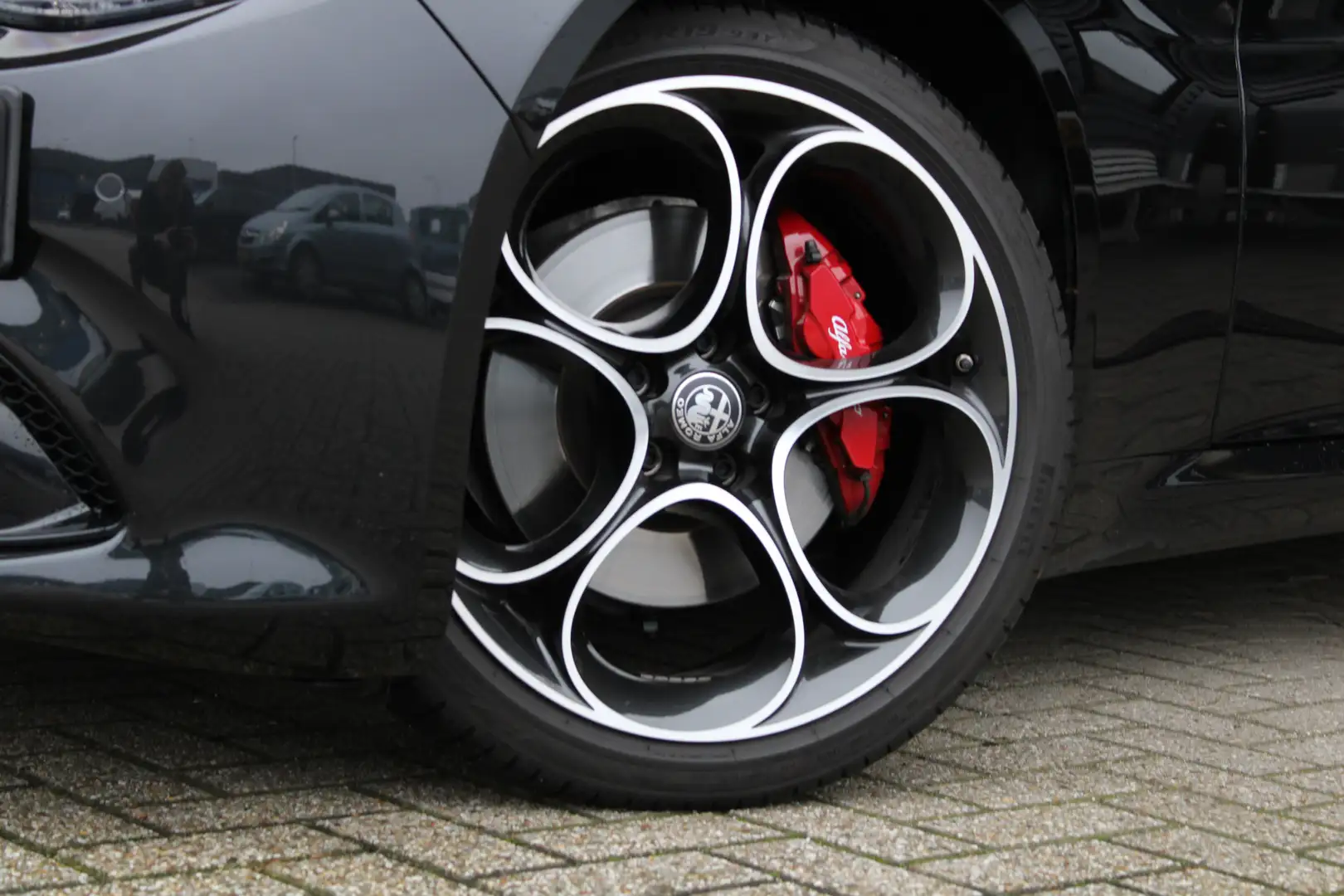 Alfa Romeo Giulia 2.0 T GME AWD Veloce | 10-voudig electrisch verste Noir - 2