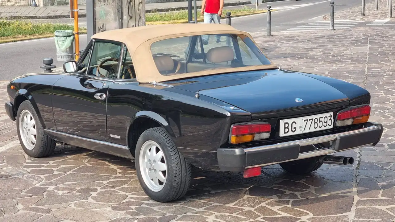 Fiat 124 Spider versione Azzurra Spider Europa, foto 10