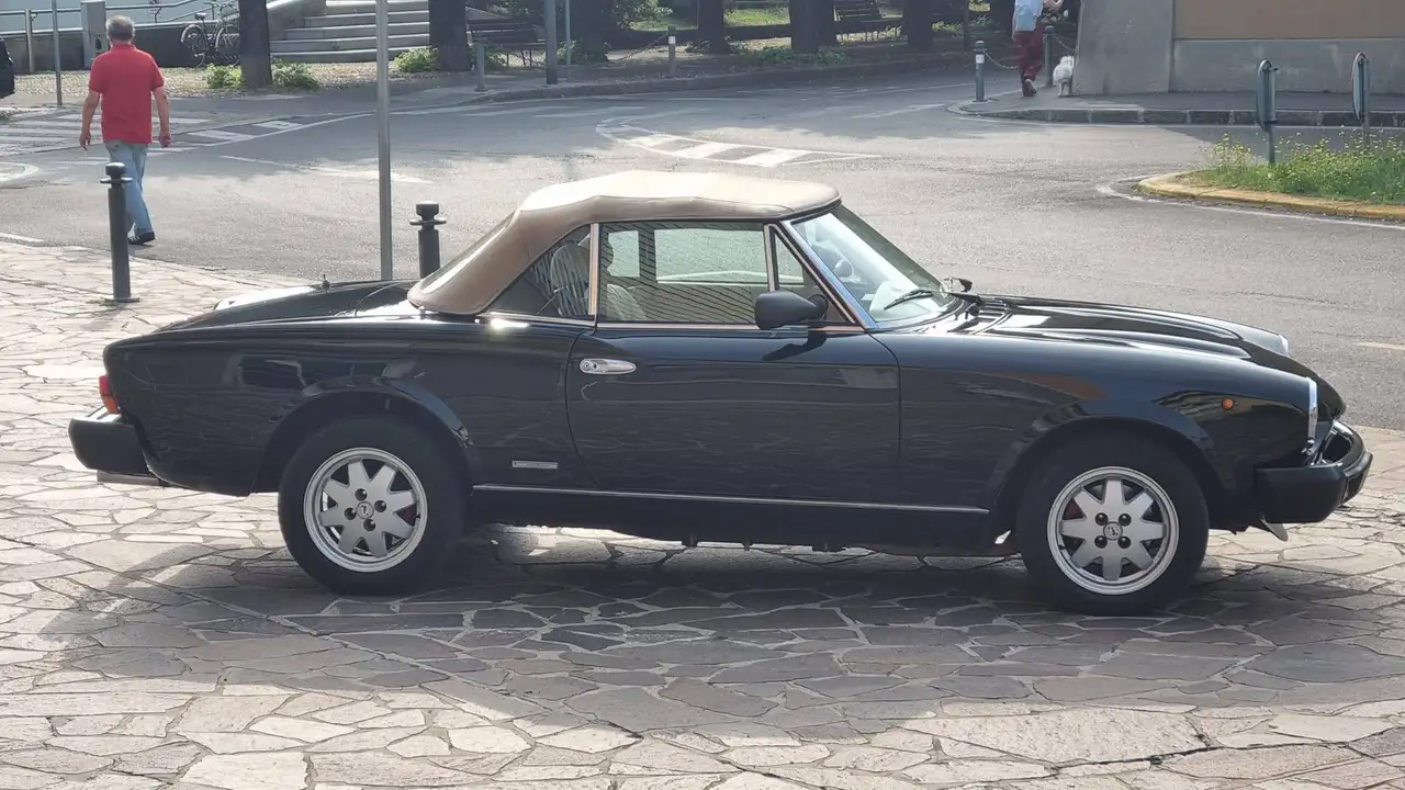 Fiat 124 Spider versione Azzurra Spider Europa, foto 4