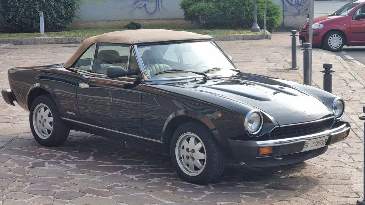 Fiat 124 Spider versione Azzurra Spider Europa, foto 2