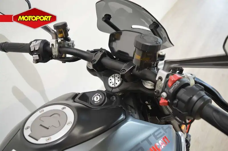 Ducati MONSTER - foto 4