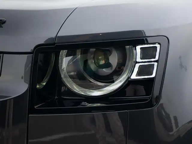 Land Rover Defender view 15