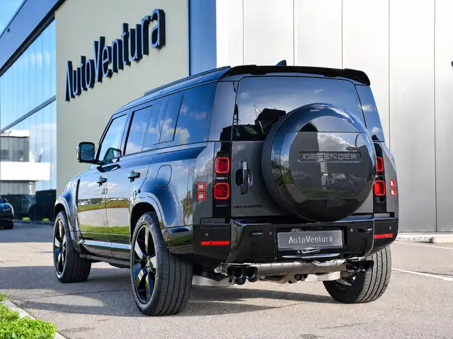Land Rover Defender view 4