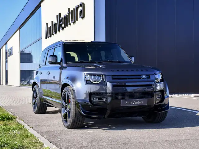 Land Rover Defender view 3