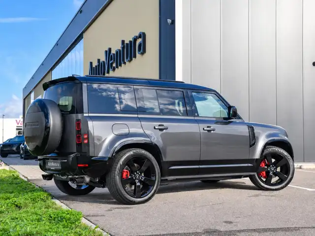 Land Rover Defender view 6
