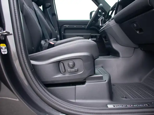 Land Rover Defender view 9
