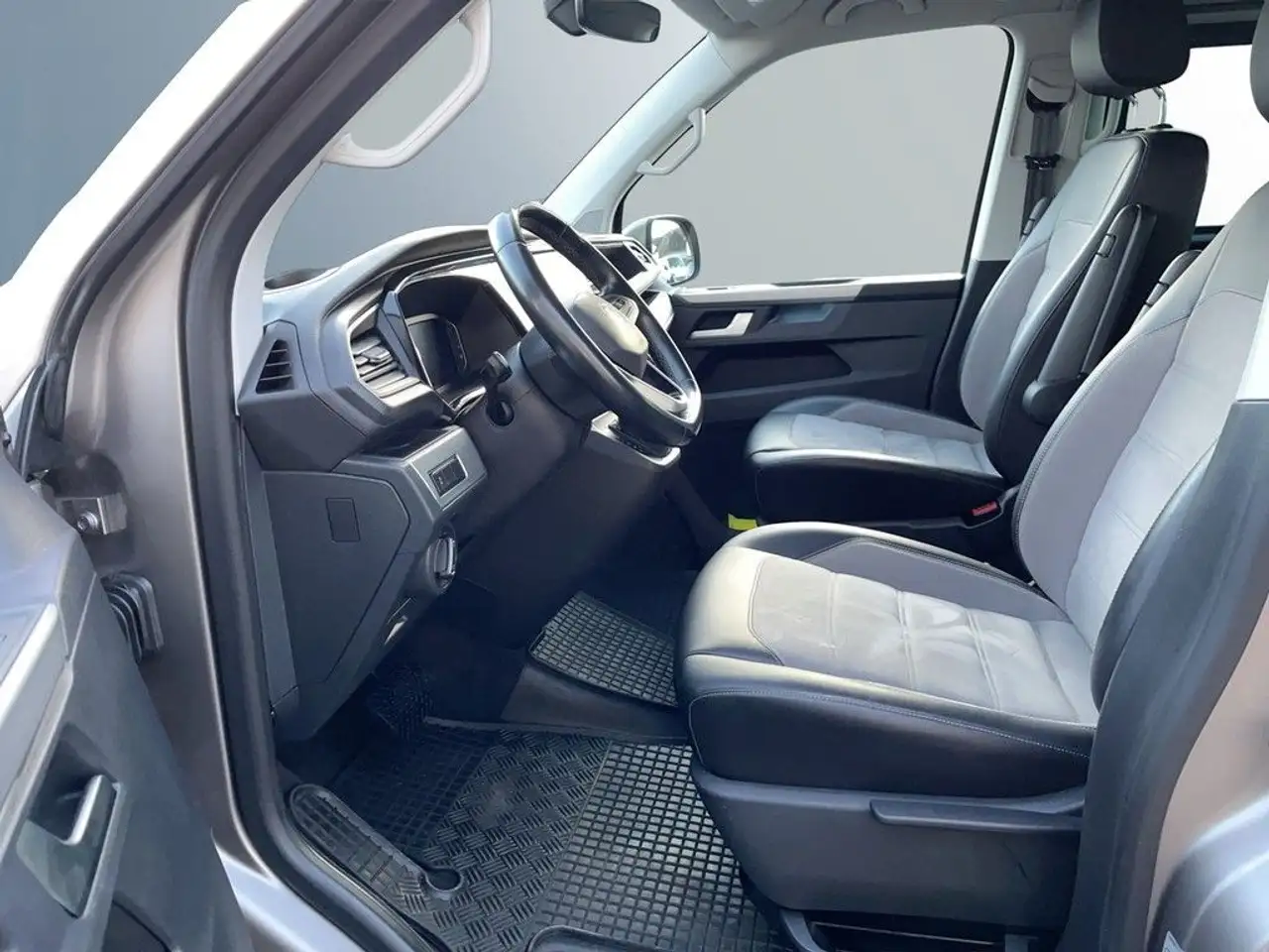 Volkswagen T6.1 Multivan 2.0 TDI Comfortline DSG 4MOTION 16