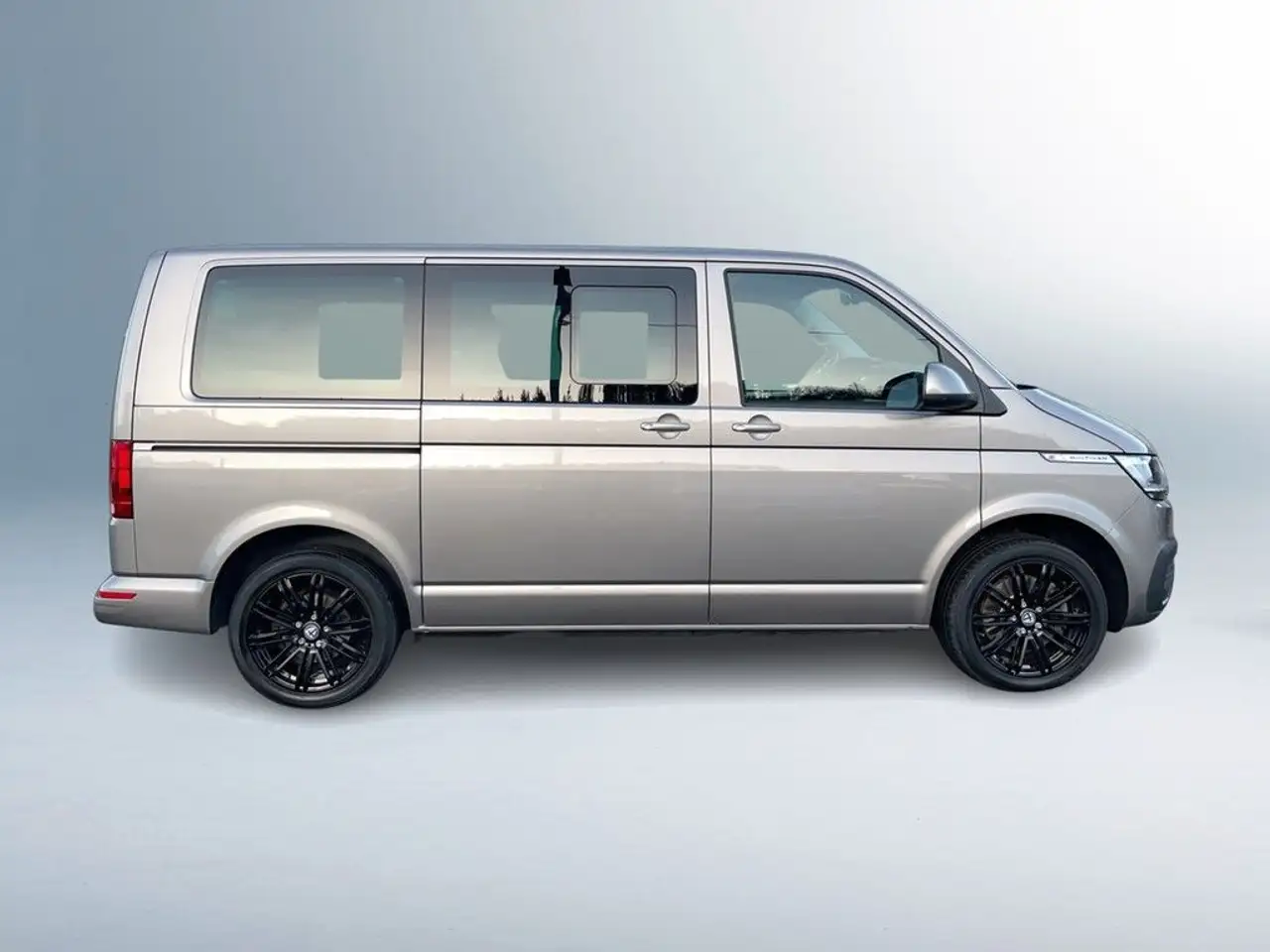 Volkswagen T6.1 Multivan 2.0 TDI Comfortline DSG 4MOTION 12