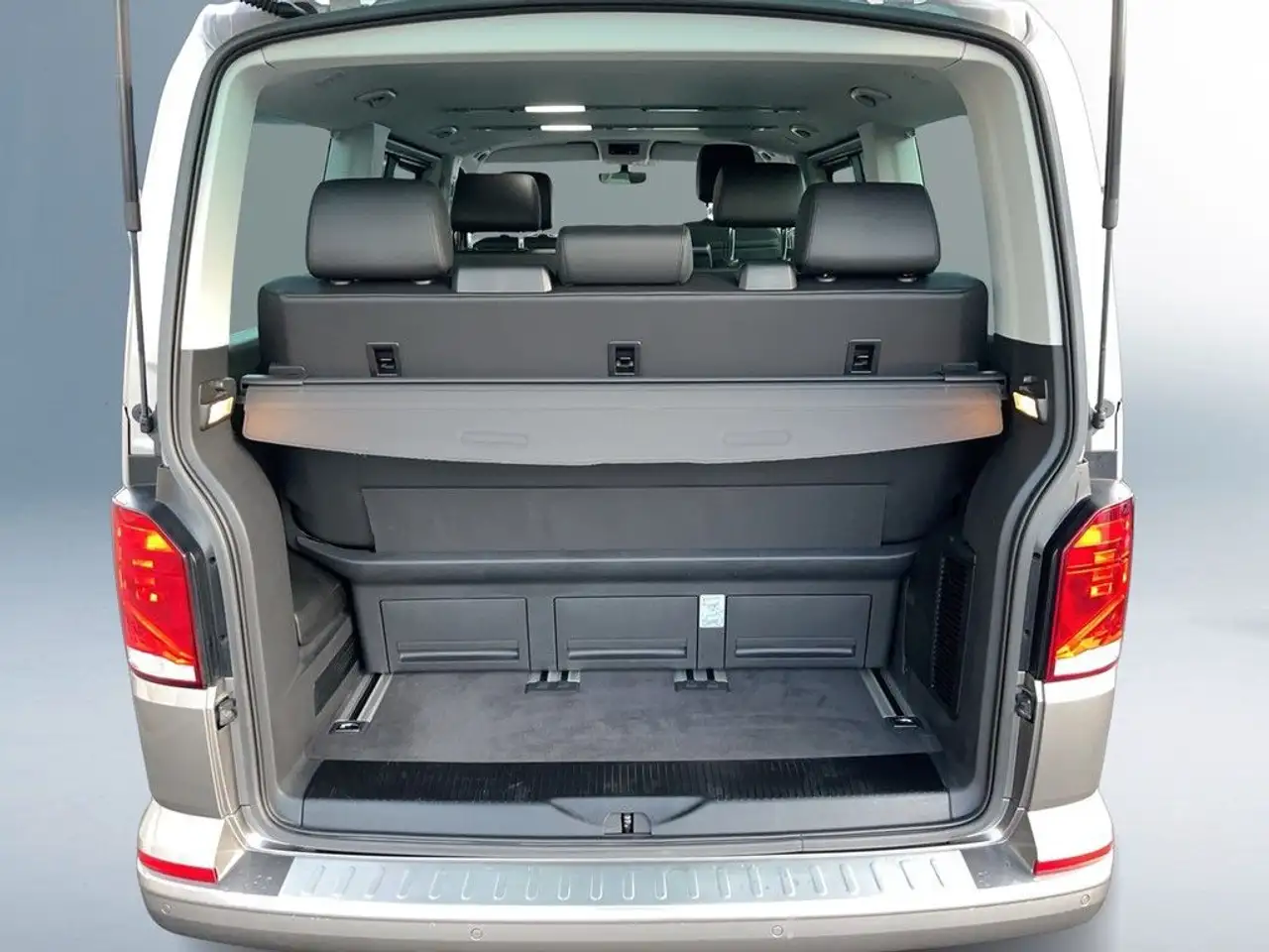 Volkswagen T6.1 Multivan 2.0 TDI Comfortline DSG 4MOTION 19