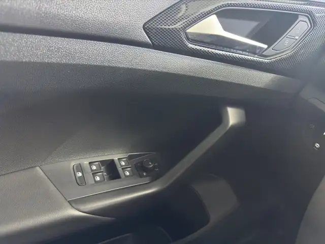 Volkswagen T-Cross view 11