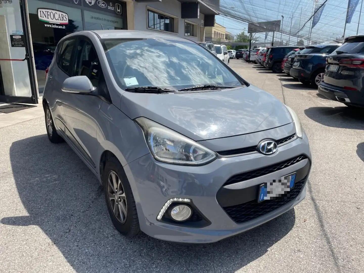Hyundai i10 1.0 MPI Style NEOPATENTATI Gris - 1