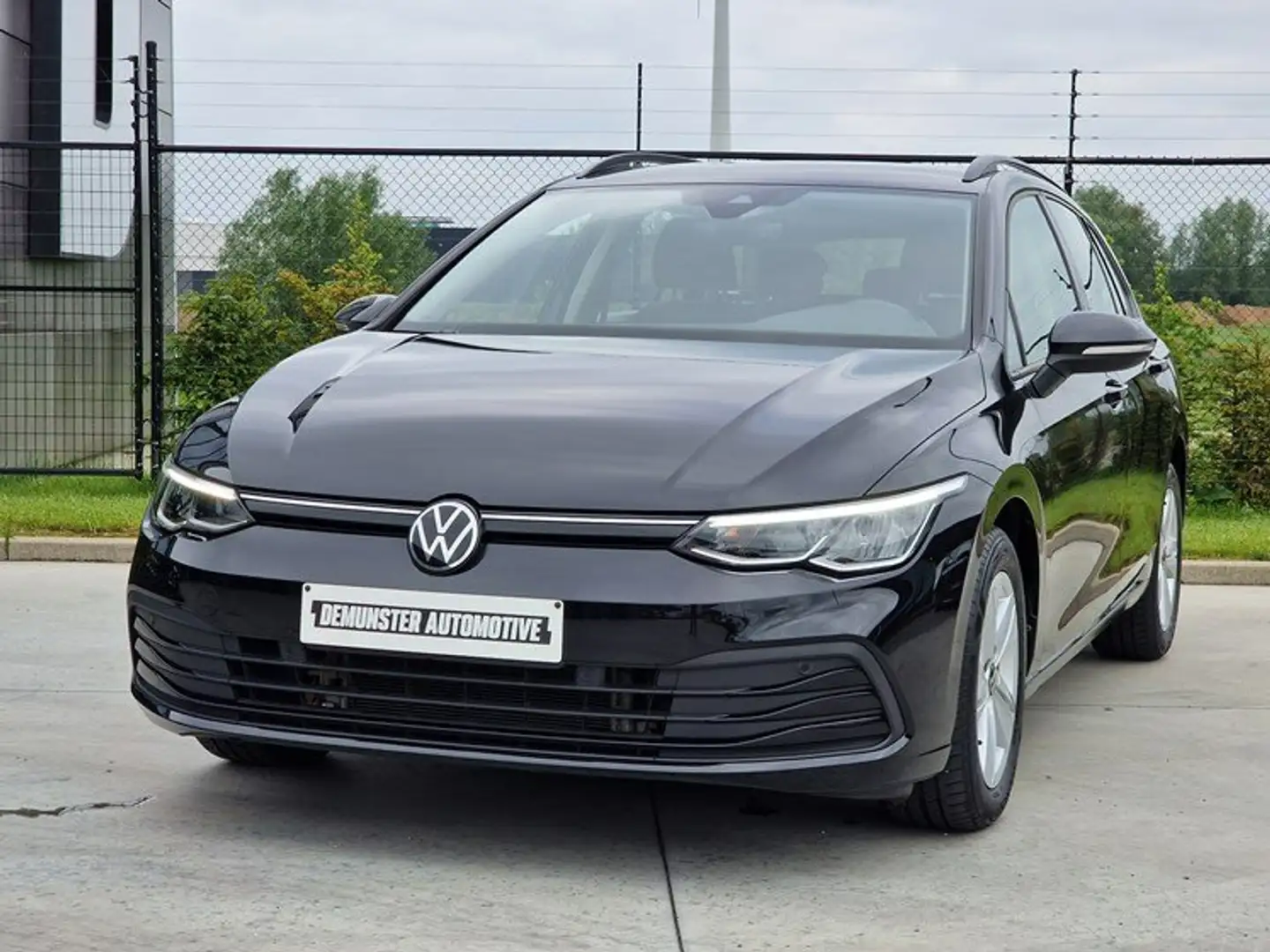 Volkswagen Golf Variant 1.0 etsi/Carplay/Heated Seats/Camera/Navi/ Schwarz - 1