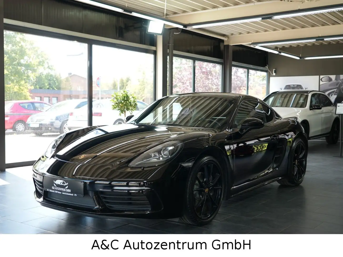 Porsche Cayman 718 Cayman Schwarz - 1