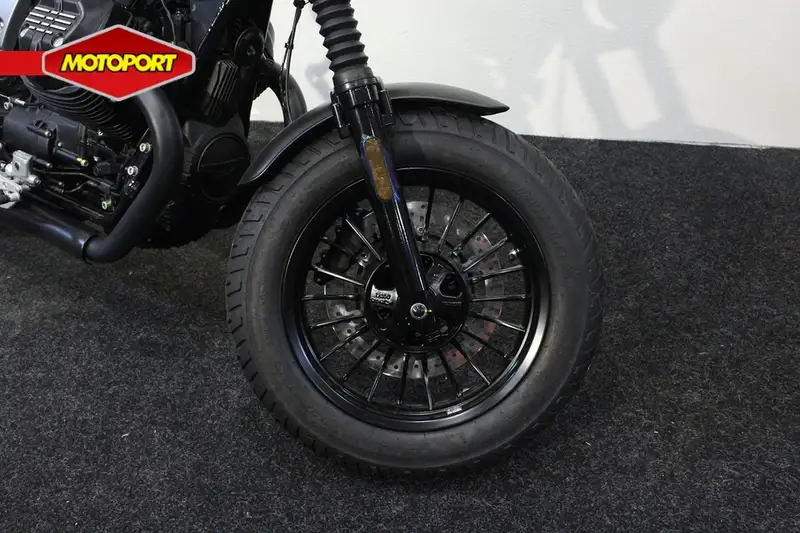 Moto Guzzi V 9 - foto 8