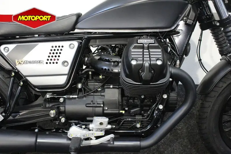 Moto Guzzi V 9 - foto 4