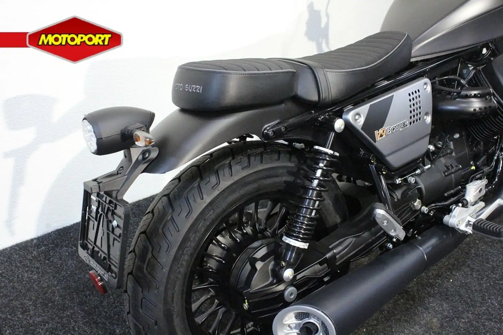 Moto Guzzi V 9 BOBBER SE Zwart - 2
