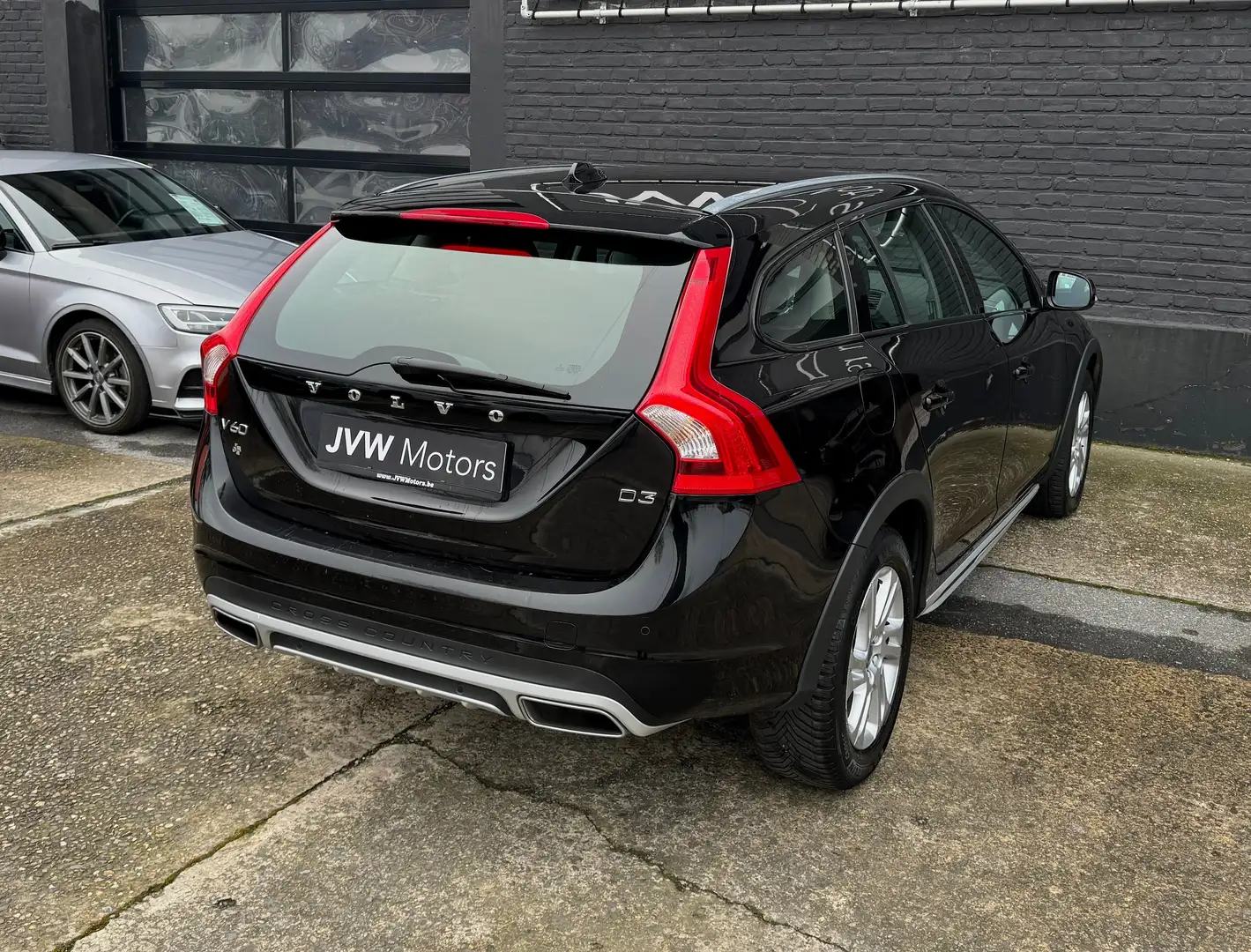 Volvo V60 Cross Country 2.0 D3 Cross Country * Navi * Leder * Automaat Schwarz - 2