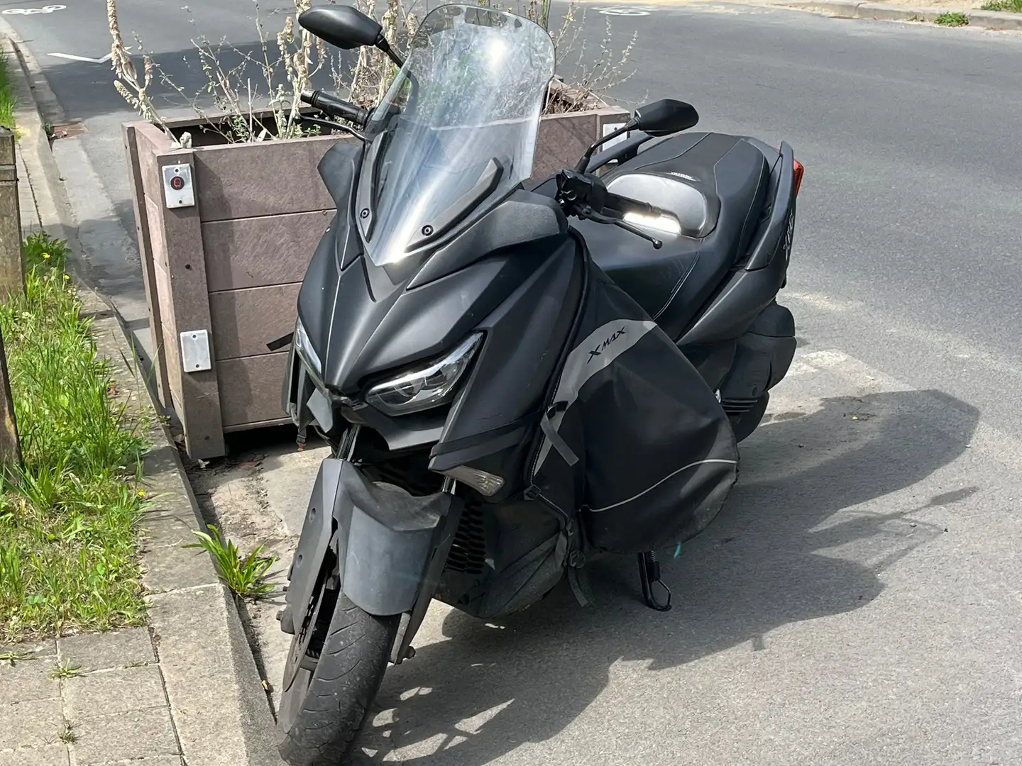 Yamaha X-Max 300 Noir - 1