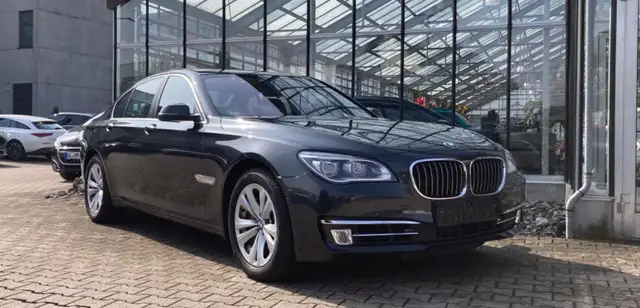 BMW 750 d xDrive Leder LED Kamera Harman Night Vision