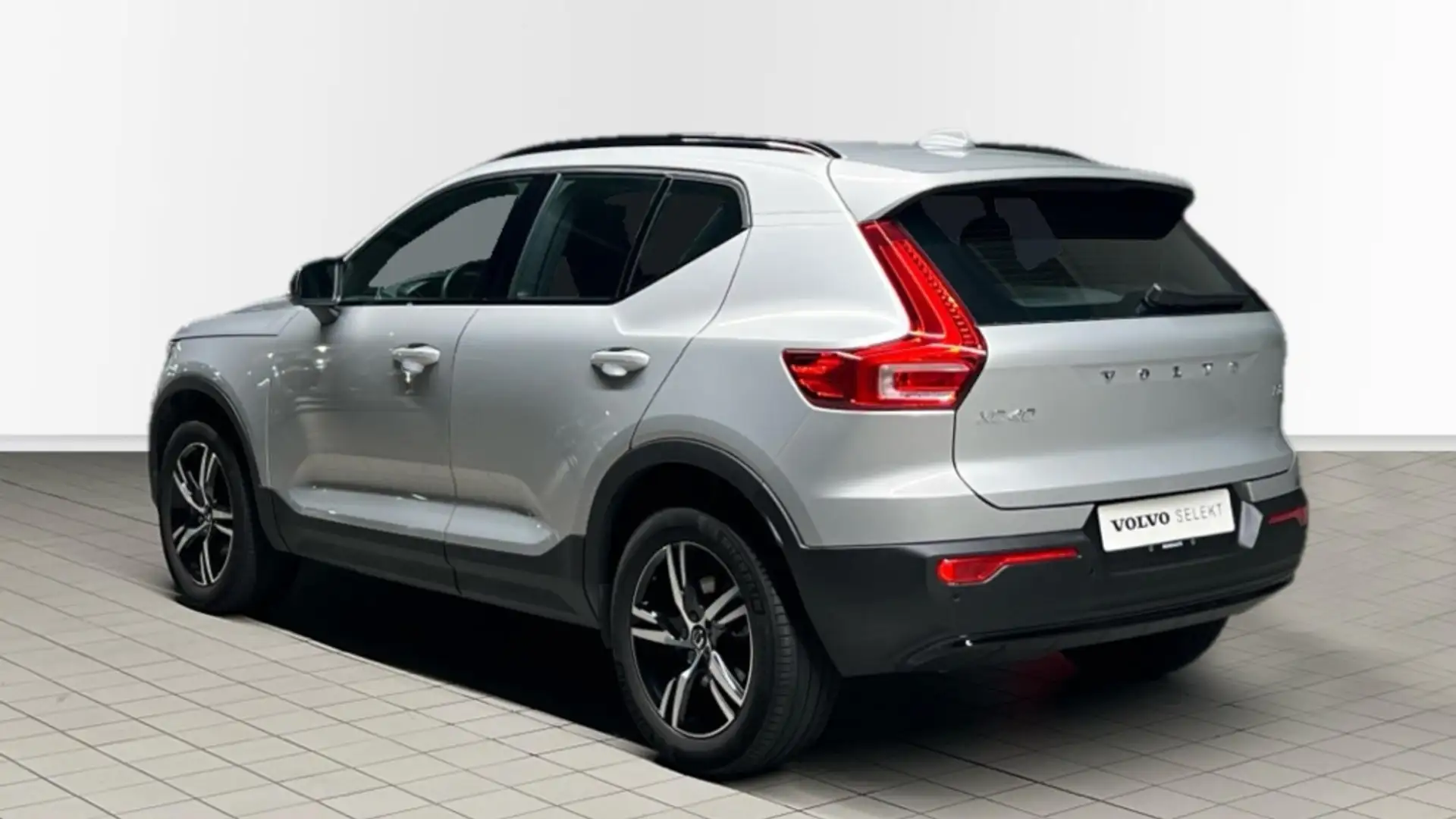 Volvo XC40 2.0 B3 PLUS DARK AUTO 163 CV - 2