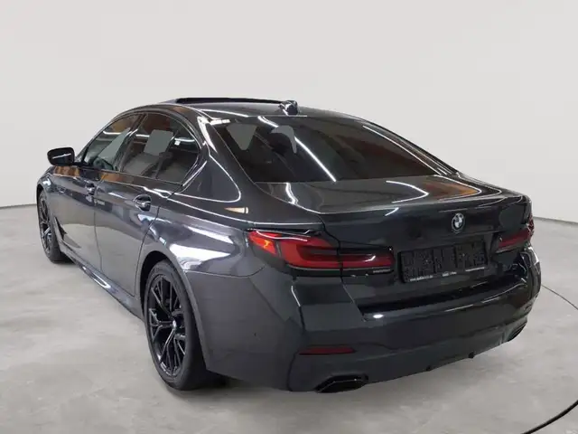 BMW 5 Series view 5
