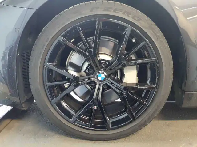 BMW 5 Series view 17