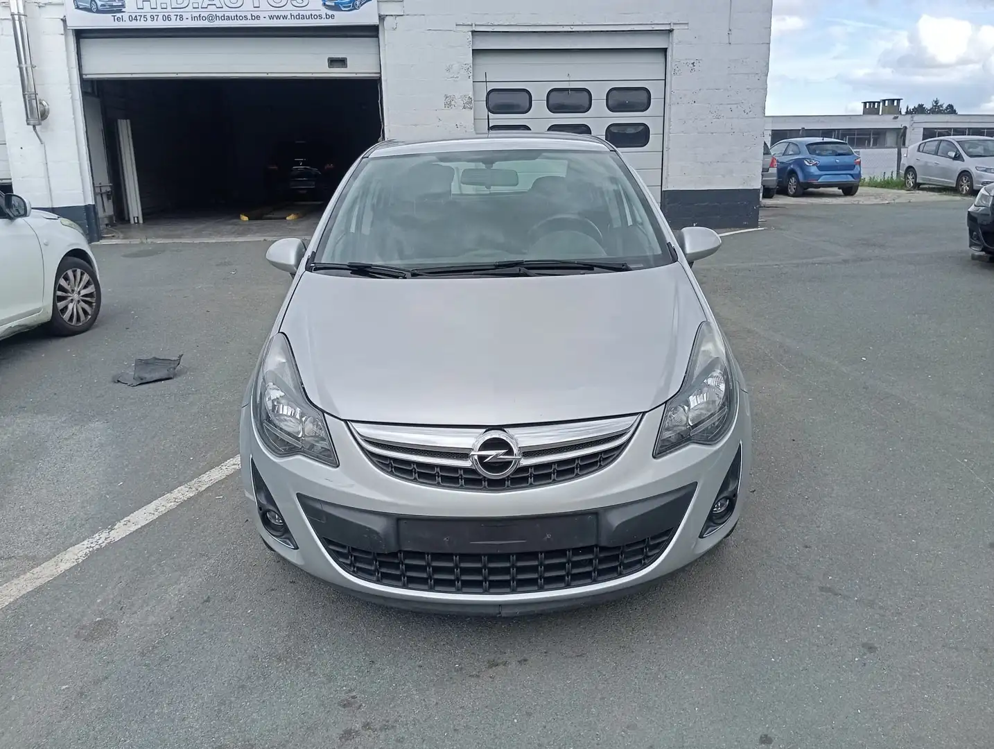 Opel Corsa 1.2i Cosmo Grau - 1