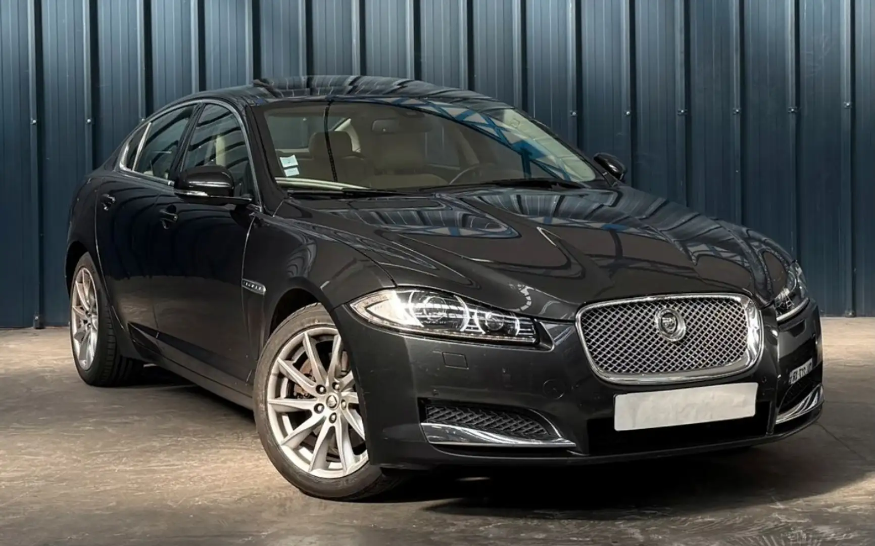 Jaguar XF XF 2.2 D - 163 Classic A Gris - 2