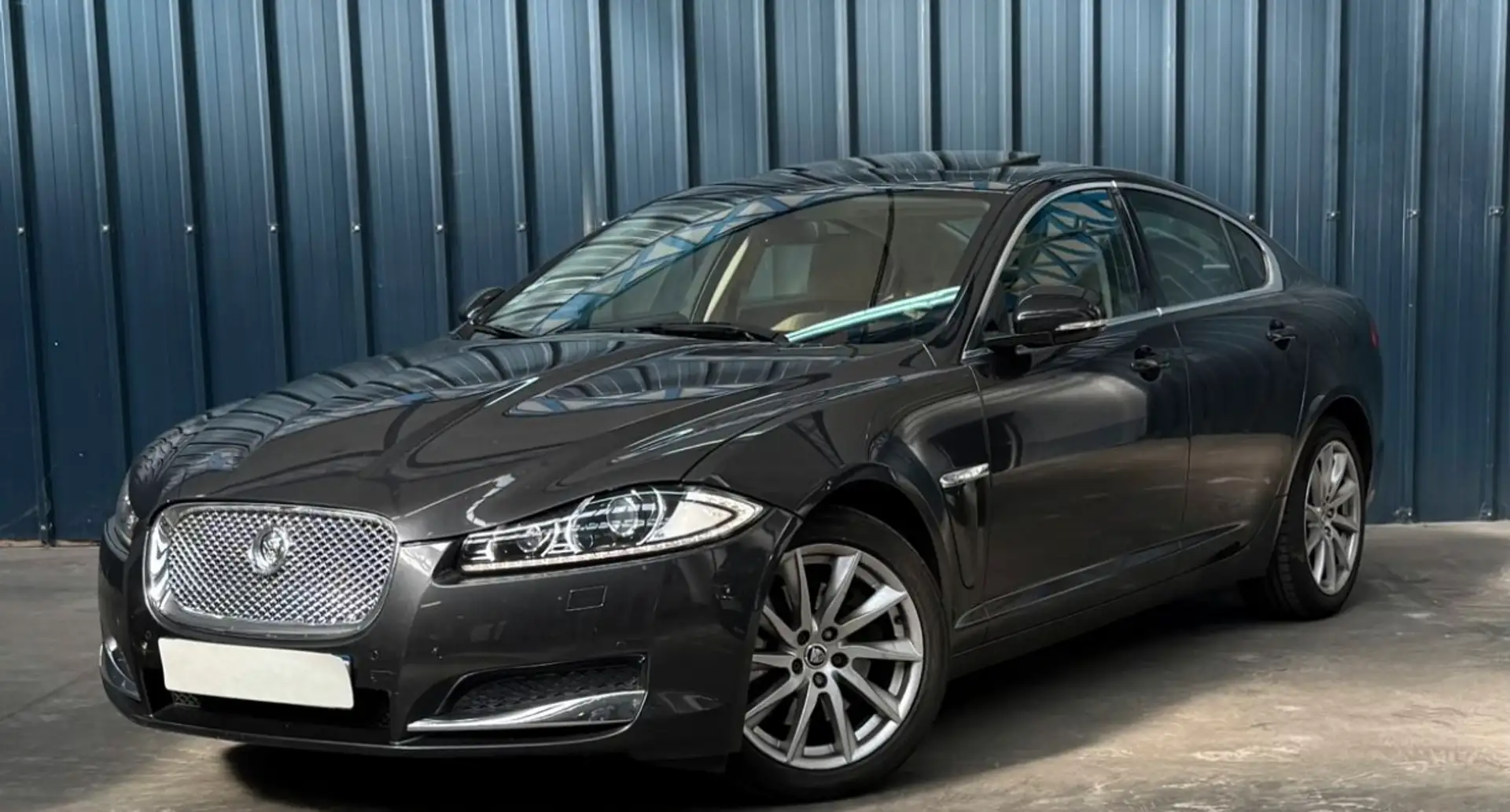 Jaguar XF XF 2.2 D - 163 Classic A Gris - 1