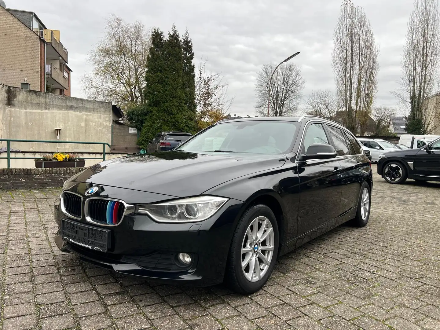 BMW 318 318d Touring *Navi*Xenon*PDC* Black - 1