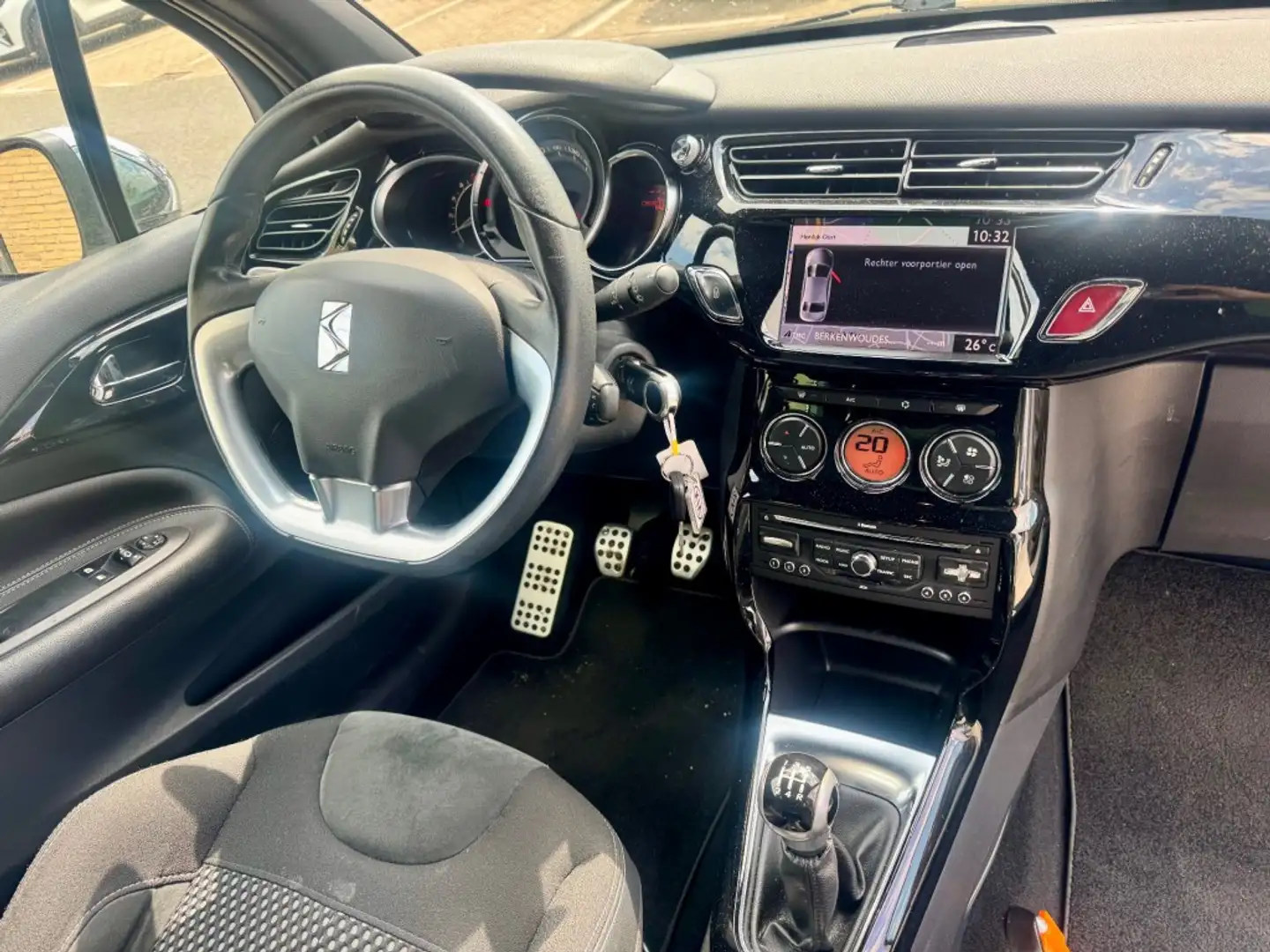 Citroen DS3 1.6 e-HDi So Chic CLIMA NAVI PDC SPORT STOELEN NAP Білий - 2