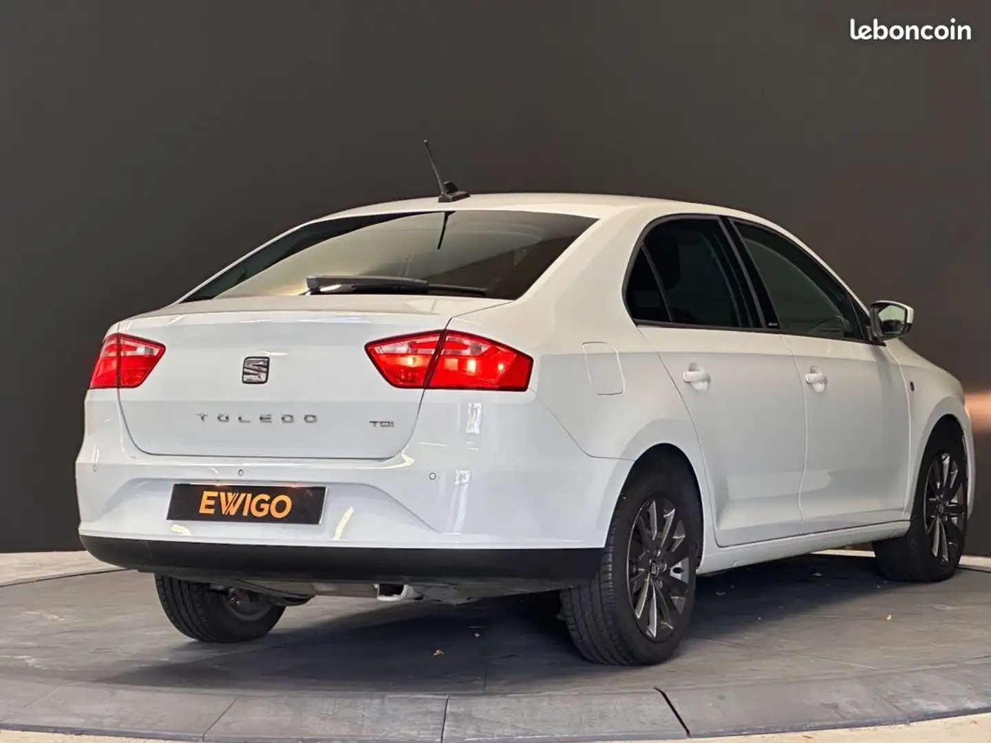 SEAT Toledo 1.6 tdi 105ch itech Blanc - 2