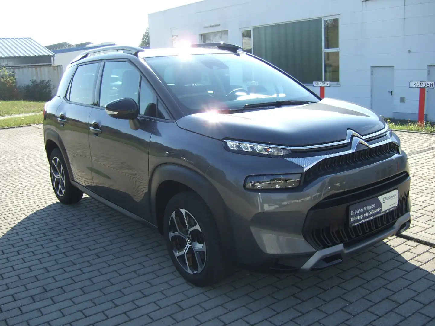 Citroen C3 Aircross PT 130 Benziner Automatik Plus Navi Allwetter Grau - 1
