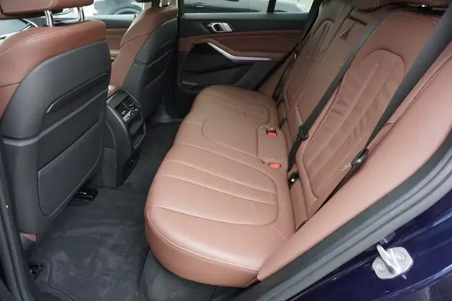 BMW X5 view 11