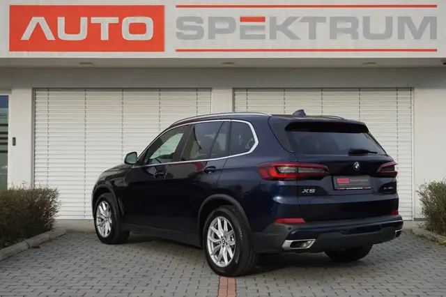 BMW X5 view 3