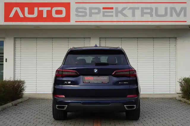 BMW X5 view 4