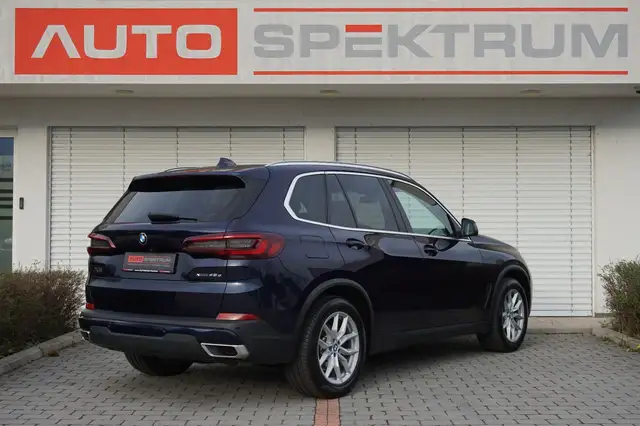 BMW X5 view 5