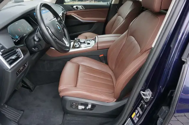 BMW X5 view 10