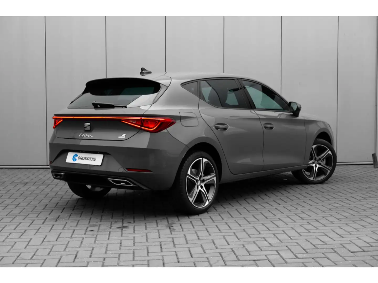 SEAT Leon FR Business - eHybrid | Achteruitrijcamera | Autom Grijs - 2