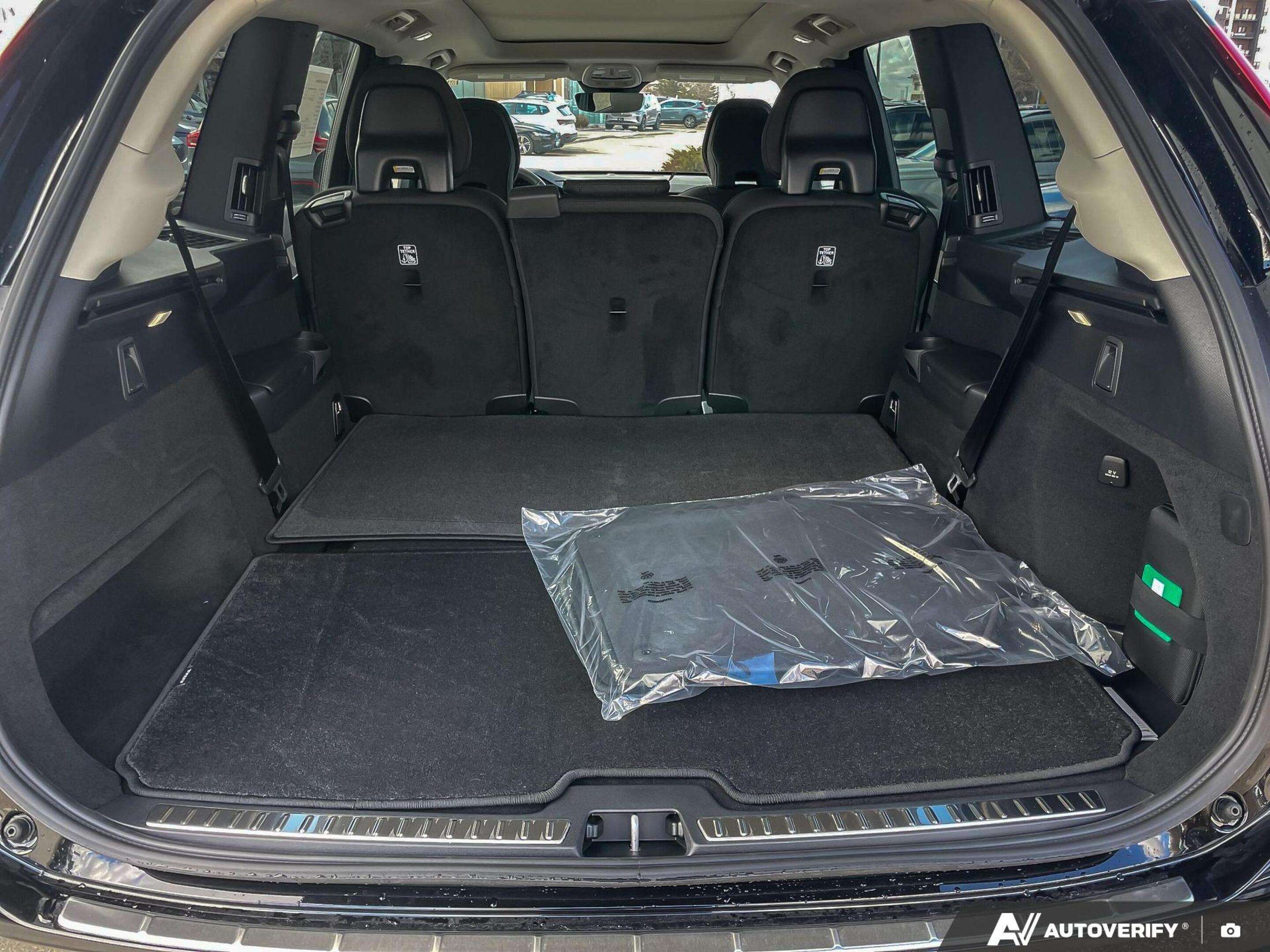 2026 Volvo XC90 Core Bright Theme RATES AS LOW AS 3.99%! thumb 9