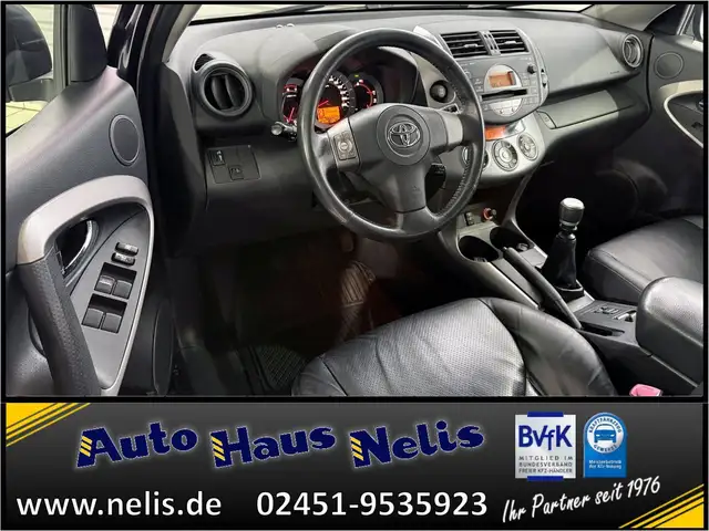Toyota Rav 4 view 8