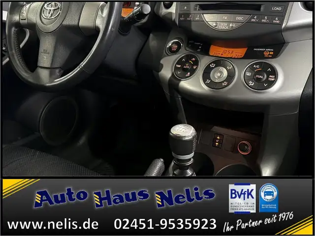 Toyota Rav 4 view 13