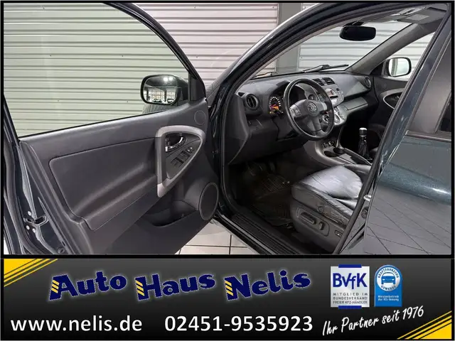 Toyota Rav 4 view 7