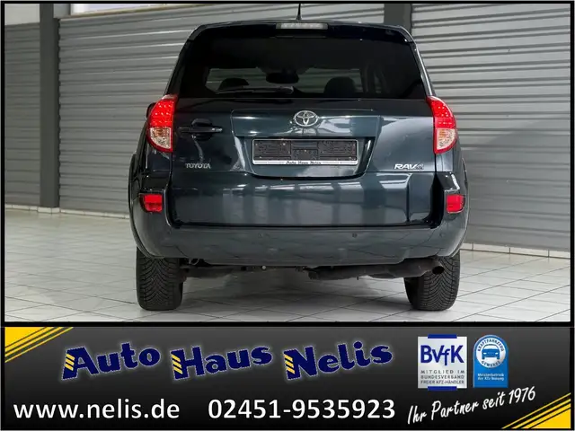 Toyota Rav 4 view 4