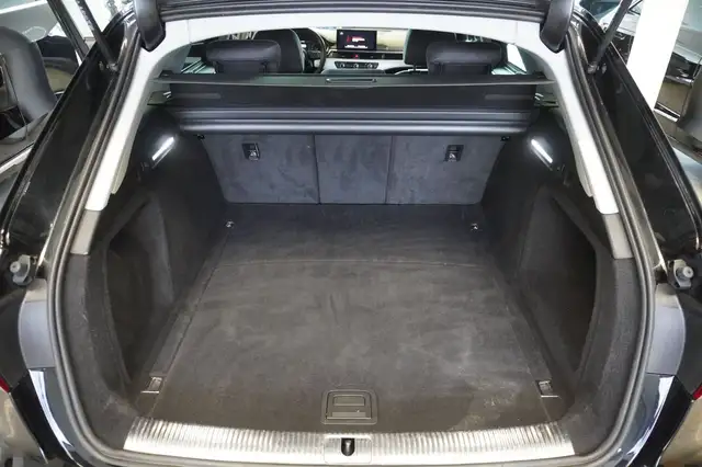 Audi A4 Avant view 10