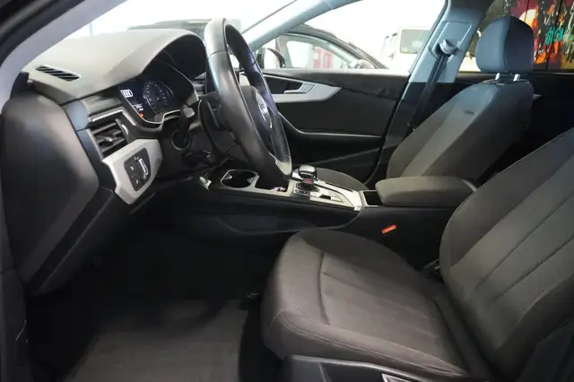Audi A4 Avant view 8