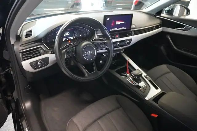 Audi A4 Avant view 7